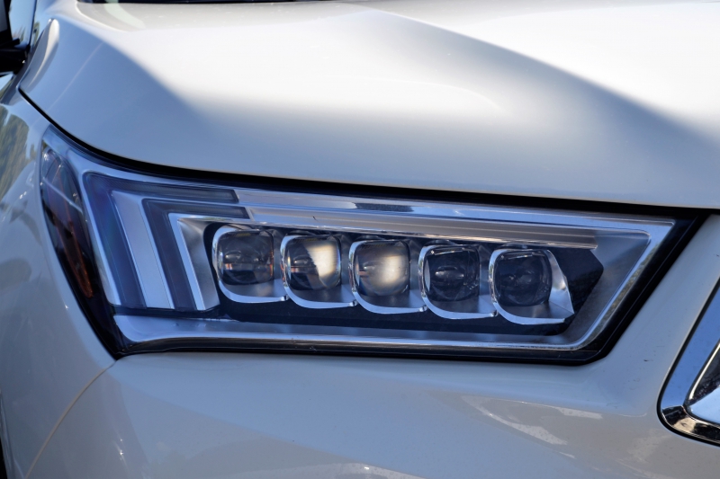 automobile-FOX AMPHOUX-min_acura-headlamp-2834131